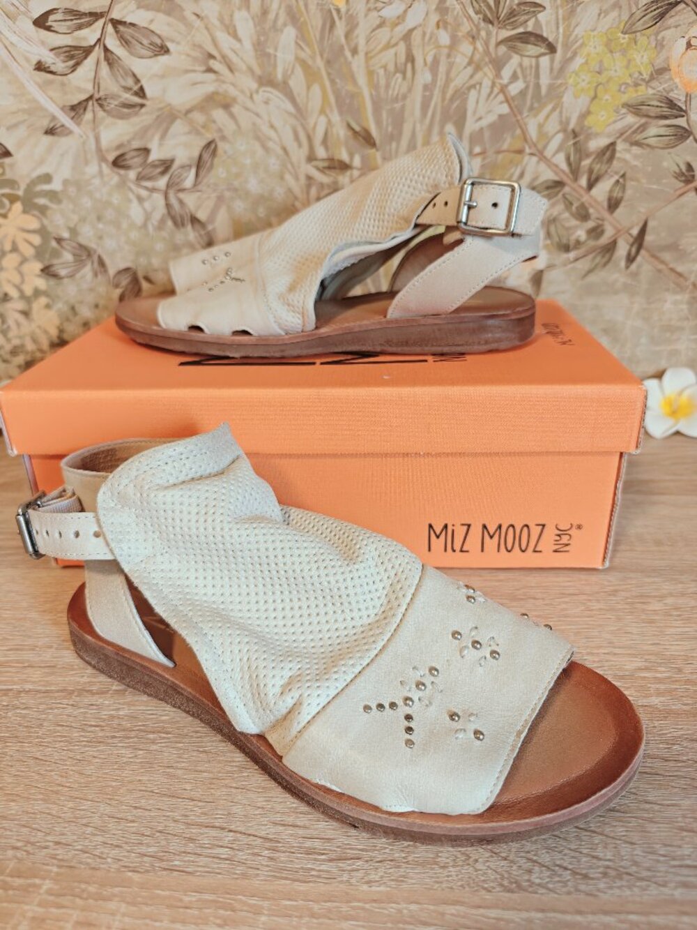 NIB Miz Mooz Fifi Linen Leather Studded Ankle Strap Sandals Sz 39